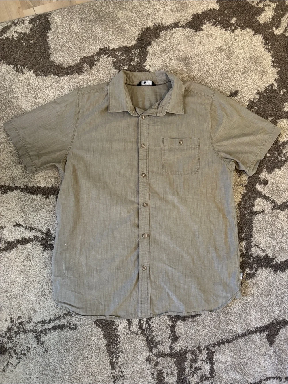 The North Face Men's L Short-Sleeve Button-Up Shirt in Olive Preppy